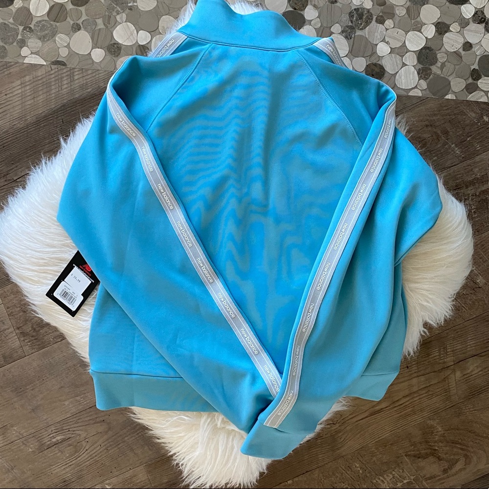 New balance cropped pull over